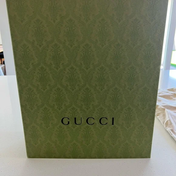 Authentic Gucci GG Supreme Tote Bag. - Picture 14 of 16